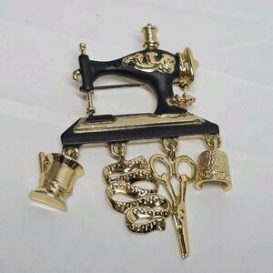 Vintage Danecraft Brooch Of A Vintage Sewing Machine with Dangling Charms
